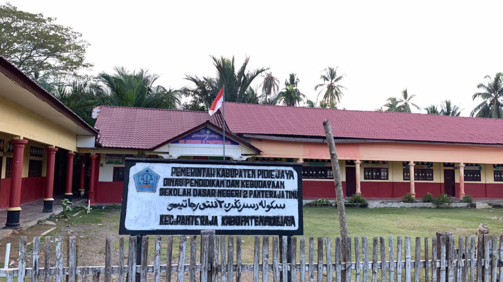 Sekolah Dasar Negeri 2 Panteraja adalah salah satu dari beberapa sekolah yang ada di Desa Mesjid